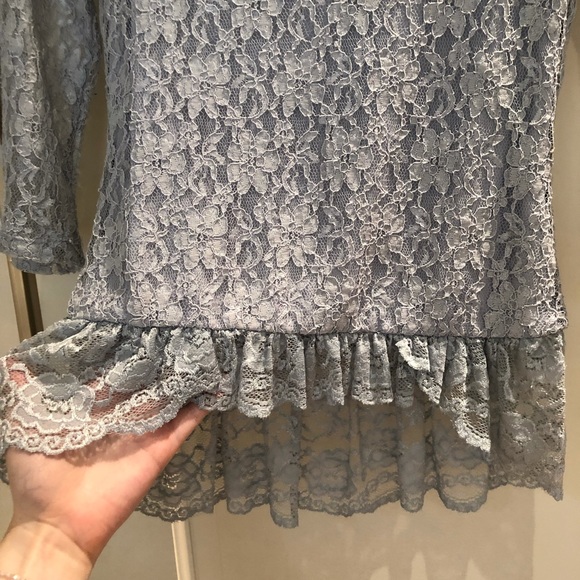 Delia’s Lace Blouse - Picture 3 of 8